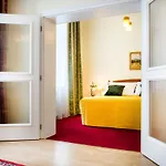 Boutique Seven Days 4*