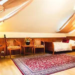 Boutique Seven Days 4*
