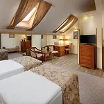 Boutique Seven Days Hotel