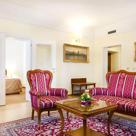 Boutique Seven Days Hotel