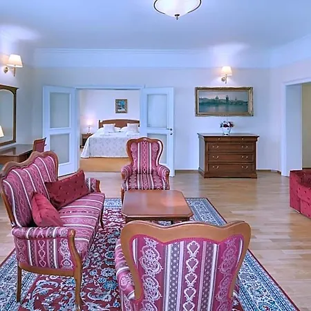 Boutique Seven Days Hotel